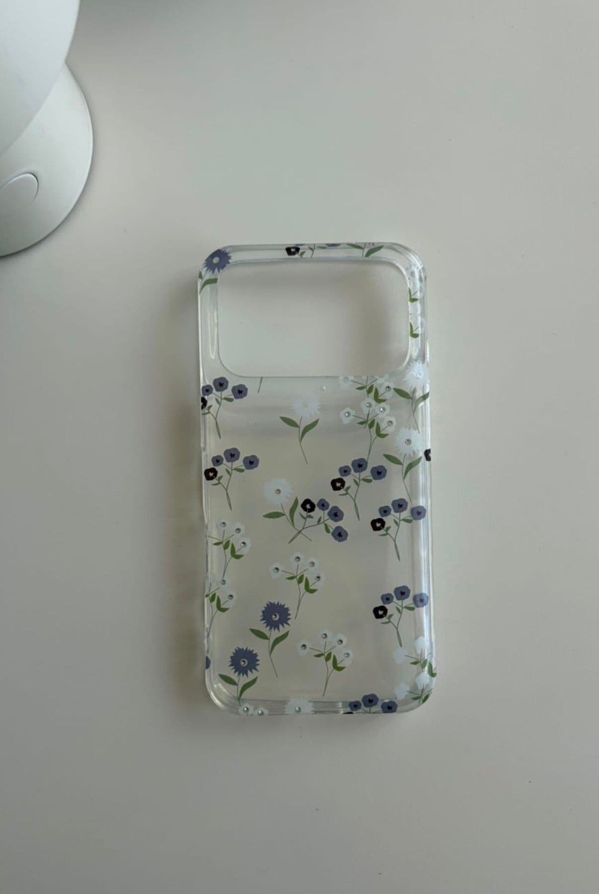 iPhone 15 Pro Çiçekli