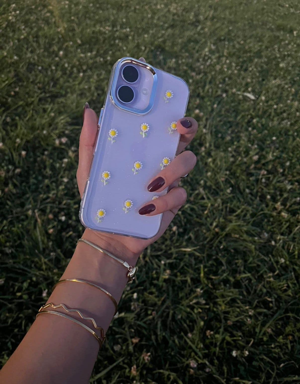 iPhone 17 Papatyalı Silikon